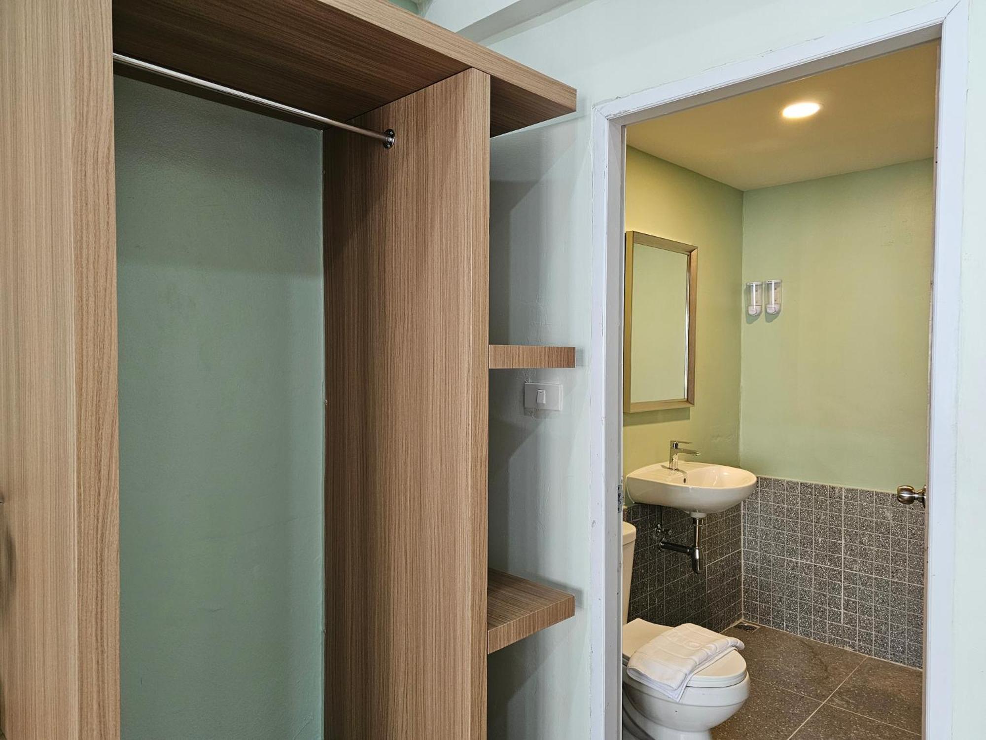 Lub Nai Hostel Patong Phòng bức ảnh