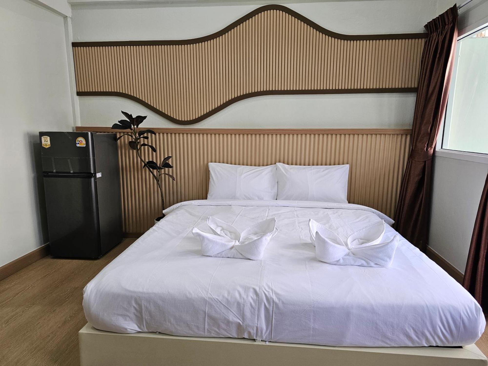 Lub Nai Hostel Patong Ngoại thất bức ảnh