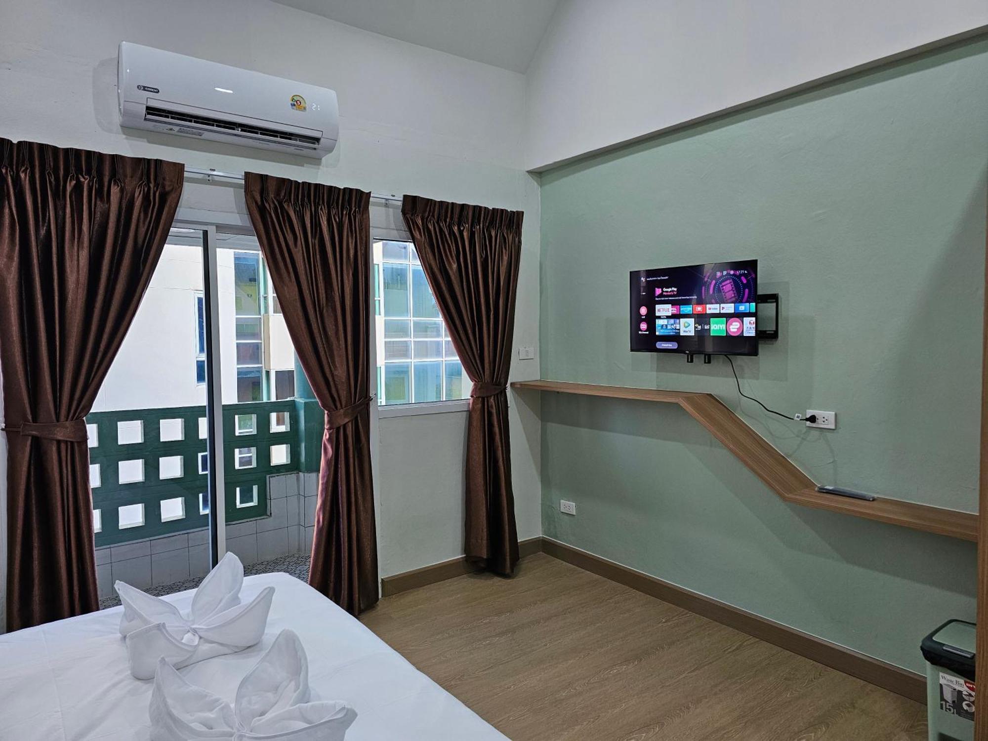 Lub Nai Hostel Patong Ngoại thất bức ảnh