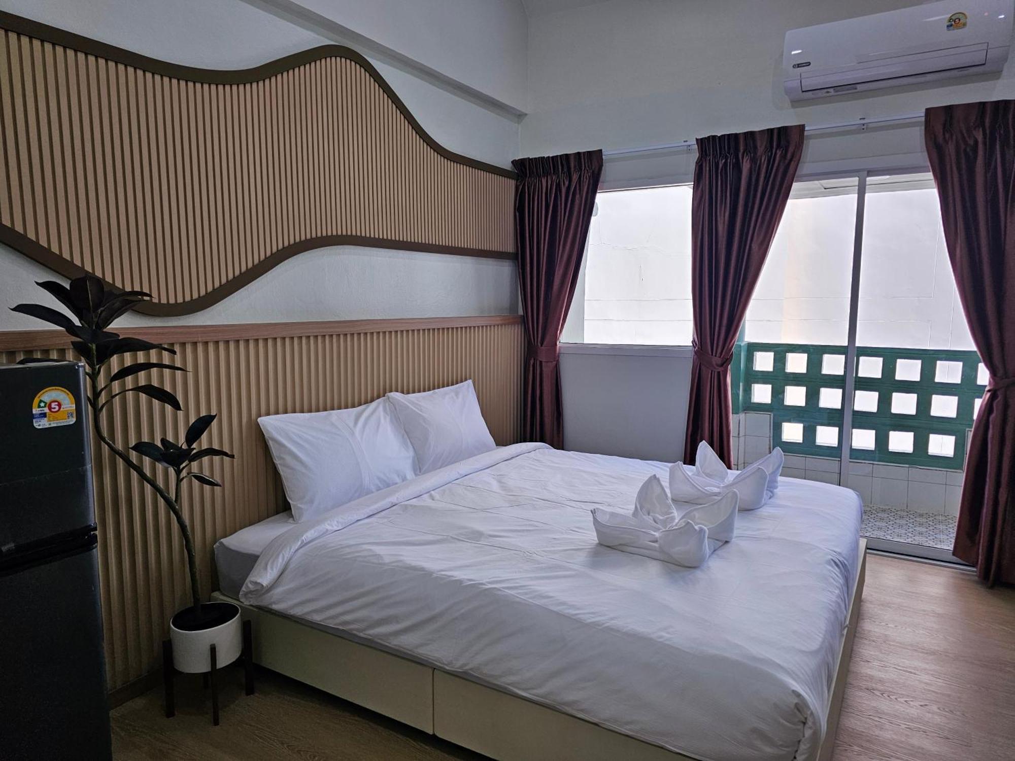 Lub Nai Hostel Patong Ngoại thất bức ảnh