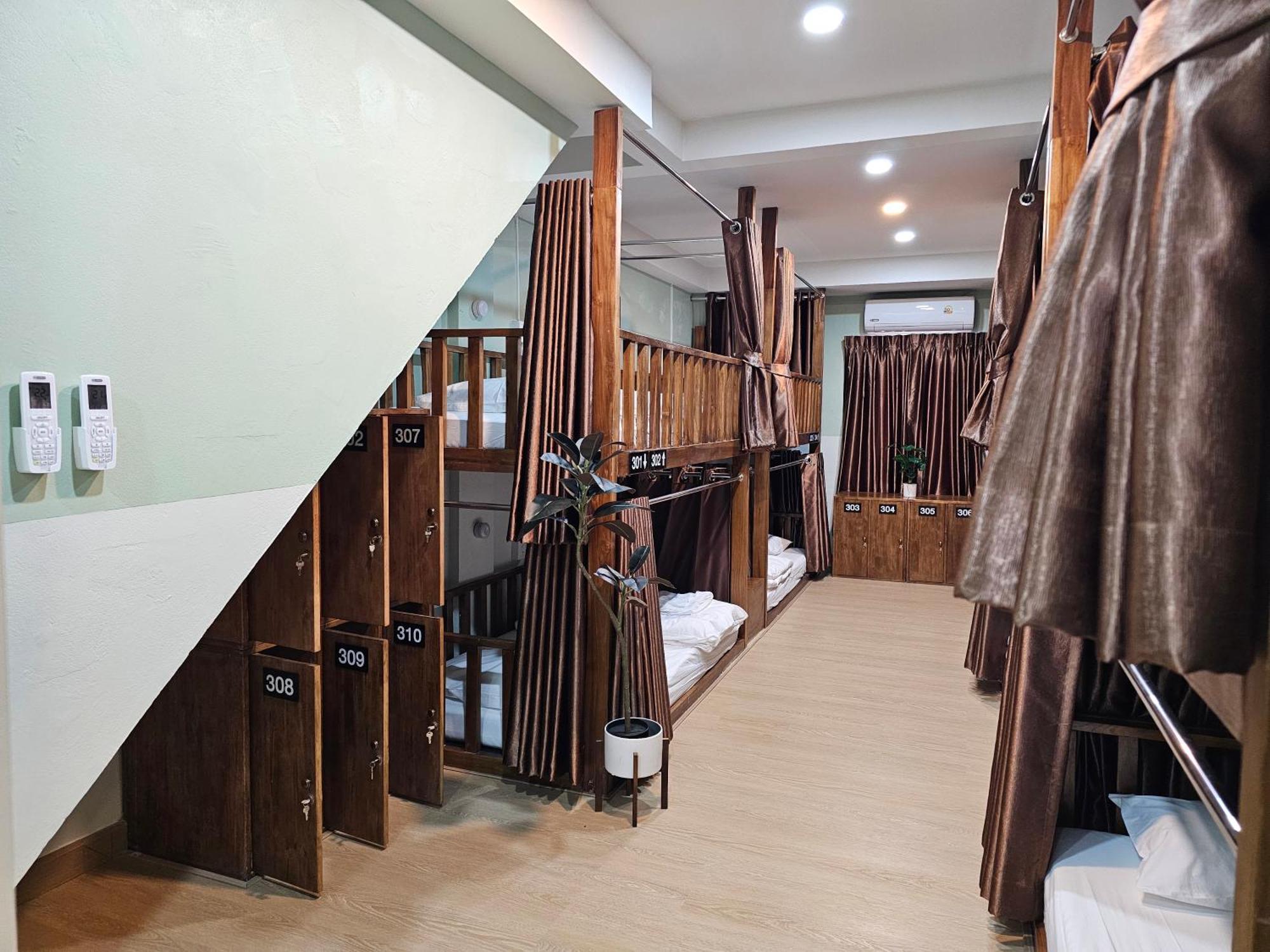 Lub Nai Hostel Patong Phòng bức ảnh