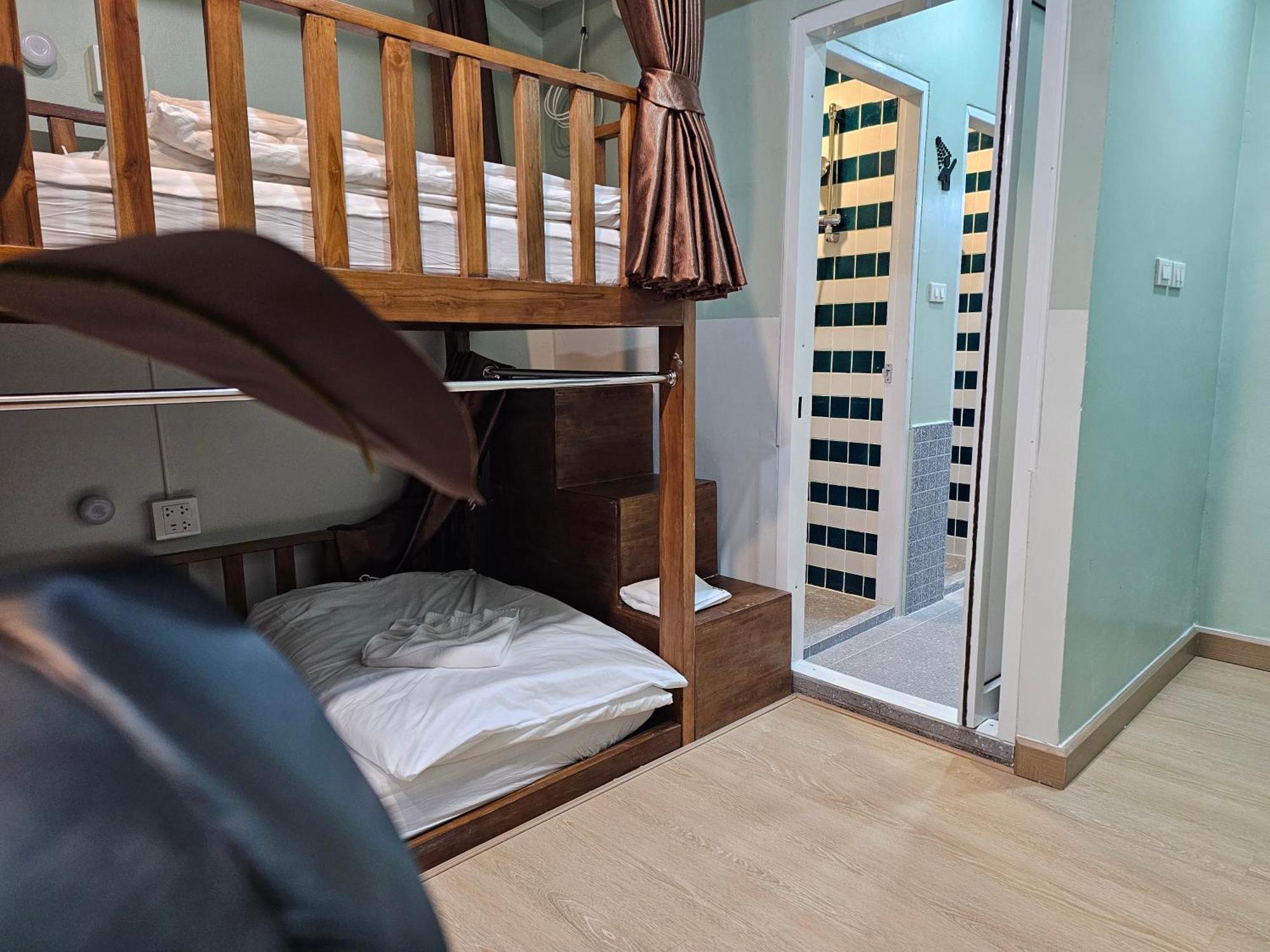 Lub Nai Hostel Patong Phòng bức ảnh
