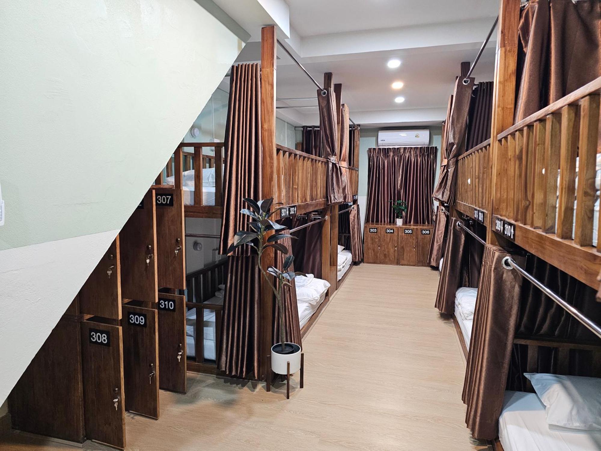 Lub Nai Hostel Patong Phòng bức ảnh